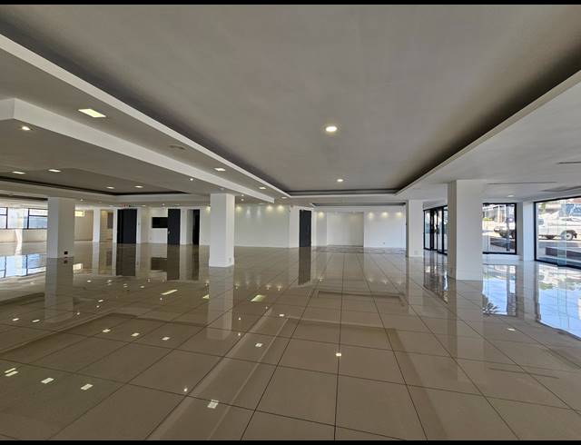 805M² SHOWROOM TO LET IN KRAMERVILLE